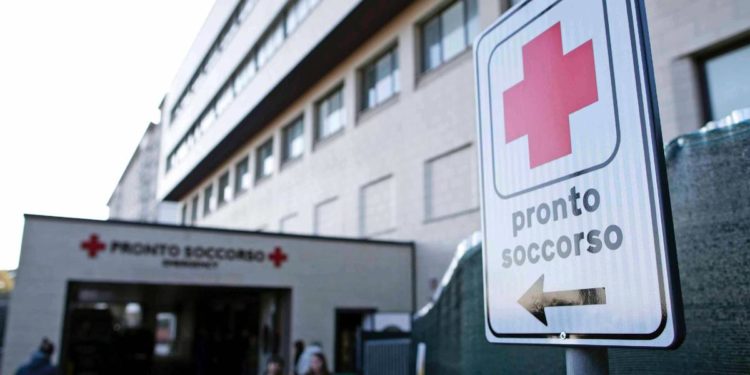 Roma, 16enne precipita da finestra: è grave