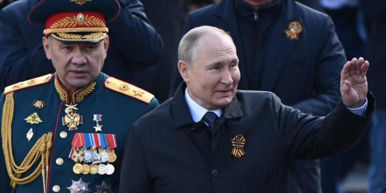 9 maggio e Russia, Marinella: “Oggi Putin con nostra cravatta, forse regalo di Berlusconi”