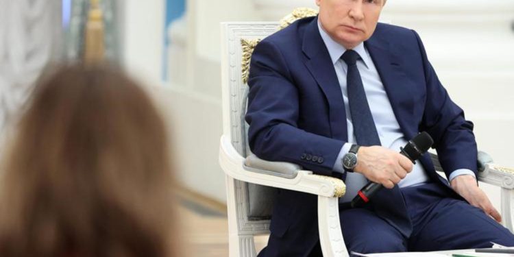 Russia, Putin: “Economia aperta ma cambieranno flussi commerciali”