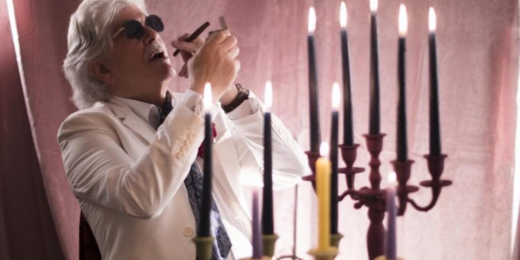 ‘Super’ Antonio Razzi, il senatore in mostra a Roma