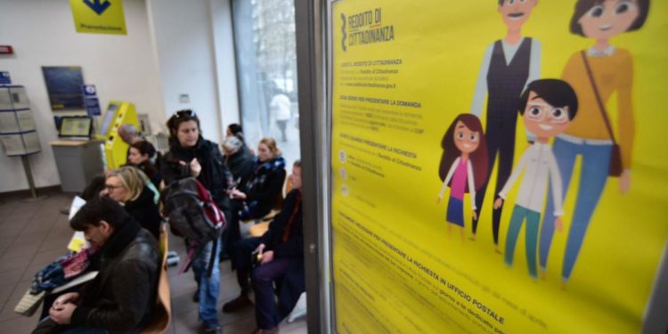 Reddito cittadinanza, doppia ricarica conviventi: quando è possibile