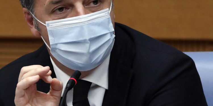 Governo, Renzi: “M5S fuori di testa ma tutti daremo una mano a Draghi”