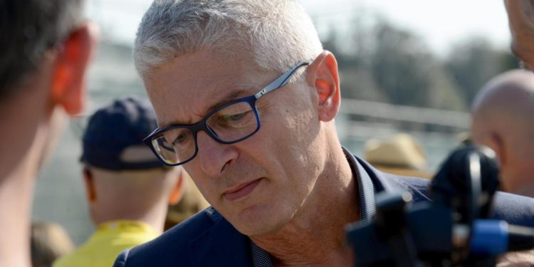 Massone con telefono fuori porta audizioni antimafia, Morra: “Grave”