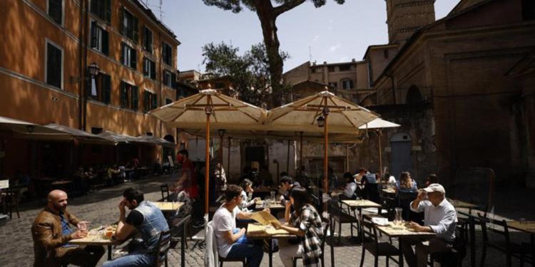 Covid oggi Lazio, 3.038 casi e 4 decessi: a Roma 1.553 contagi