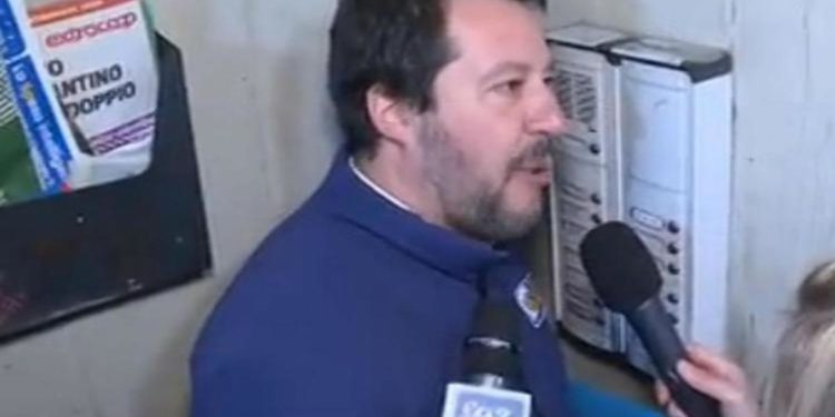 Bologna, Salvini: “Famiglia a cui avevo citofonato coinvolta in spaccio”