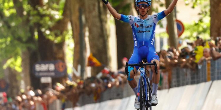 Giro d’Italia 2022, Yates trionfa a Torino