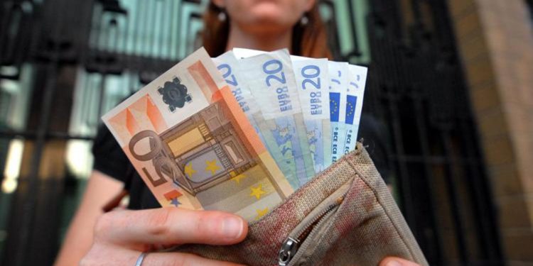 Un italiano su tre non dorme, risparmi esauriti a fine mese