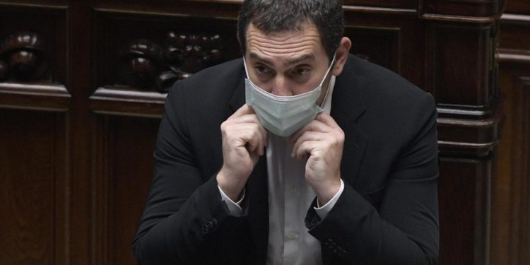 M5S, Spadafora: “Paghiamo deficit politico di Conte, temo voglia sfilarsi dal governo”