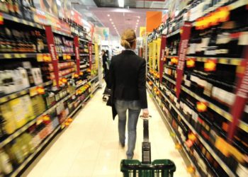 Inflazione, carrello spesa sale a +5,7%: accelerano alimentari