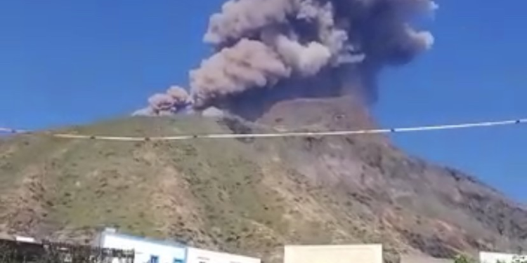 Grossa esplosione a Stromboli, incendi e tanta paura