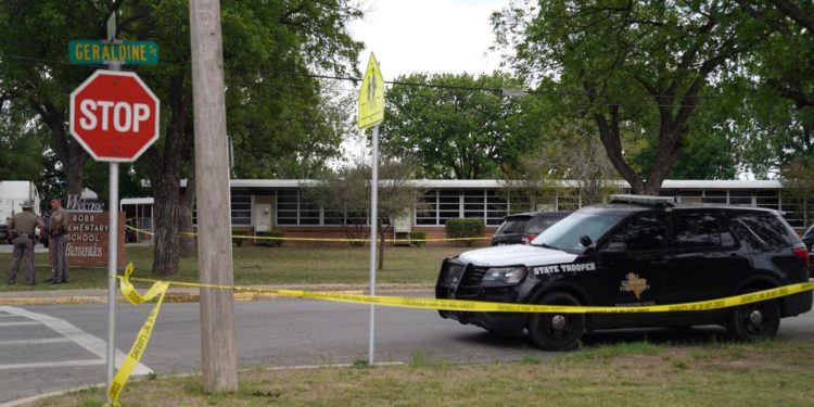 Sparatoria Texas, scopre morte figlia dopo ore: “E’ con gli angeli”