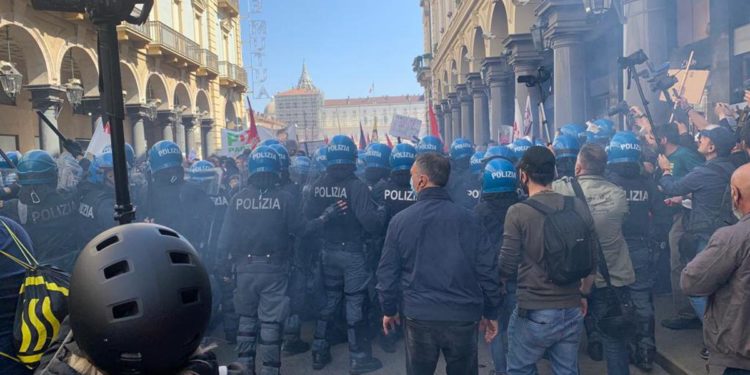 Torino, tensione a corteo 1 maggio