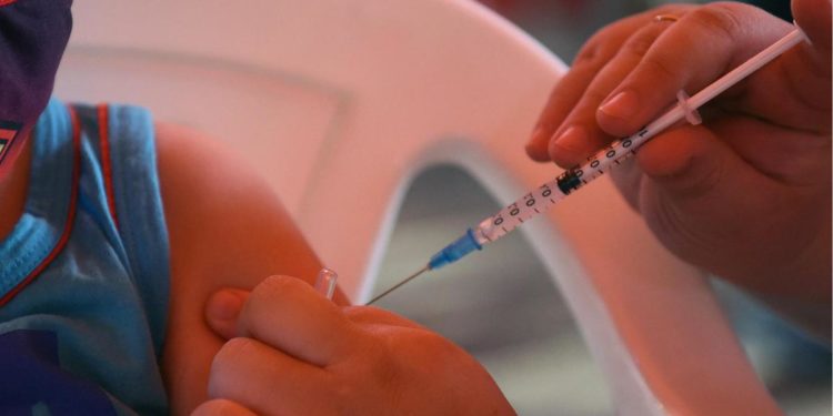 Terza dose bimbi, Viola: “Sicura ed efficace”