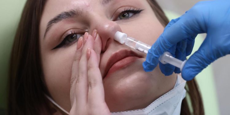 Covid, lo studio: vaccino per bocca o naso può ridurre contagio