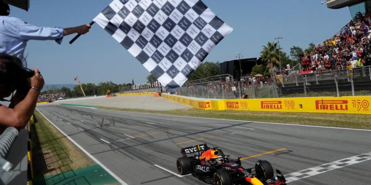Gp Spagna 2022, Verstappen vince e vola in testa al Mondiale