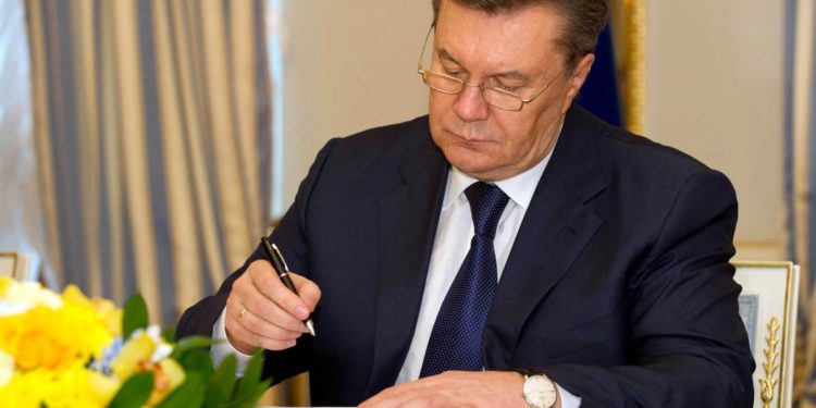 Ucraina, ex presidente Yanukovich condannato per tradimento