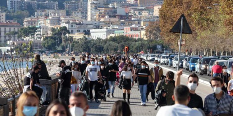 Covid oggi Italia, report Gimbe: netto calo contagi, ricoveri e morti