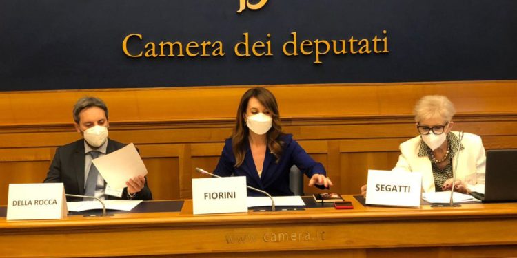 Tumori, Segatti: “Politica sensibile a problemi donne in terapia oncologica”