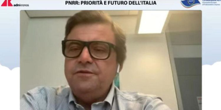 Pnrr, Calenda: “La fiducia dell’Ue è in Draghi, meno nella Pa”