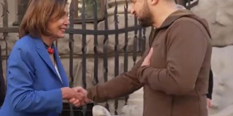 Ucraina, Pelosi a Kiev per incontro con Zelensky