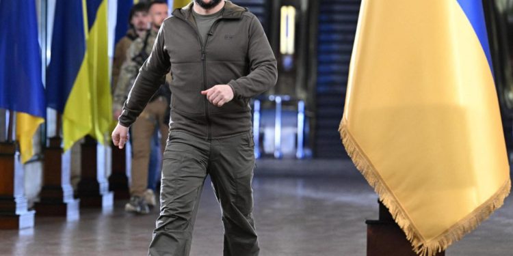 Mariupol, Zelensky: “Russia non rispetta accordi, continua assalto acciaieria Azovstal”
