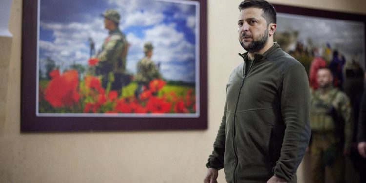 Giacca Zelensky venduta all’asta a Londra per 105mila euro