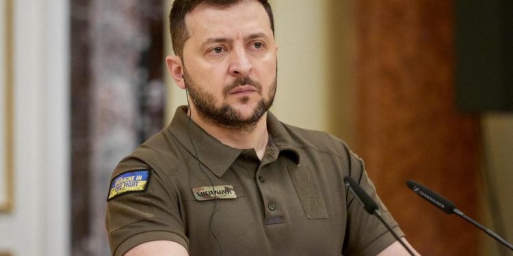 Zelensky: “Incontro per fine guerra solo con Putin”
