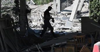 Ucraina, 89 i soldati russi uccisi a Makiivka. “Localizzati a causa dei cellulari”
