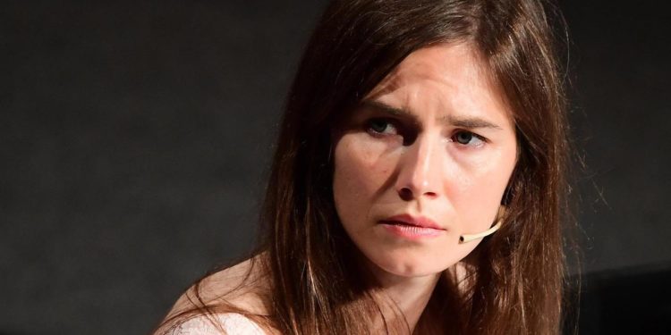 Corte Suprema e aborto Usa, Amanda Knox: “Torno in Italia?”