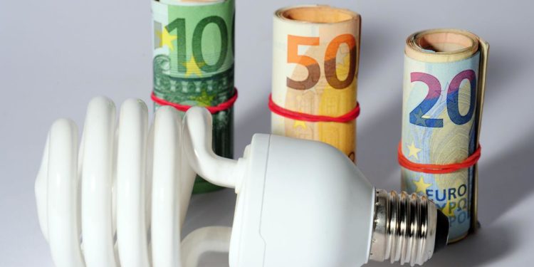 Prezzo energia elettrica vola, aumenti +25% in sette giorni