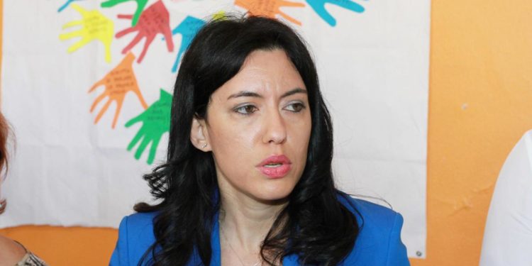 Scissione 5 Stelle, Azzolina: “Lascio Movimento, entro in gruppo Di Maio”