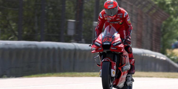 MotoGp Germania, Bagnaia in pole davanti a Quartararo e Zarco
