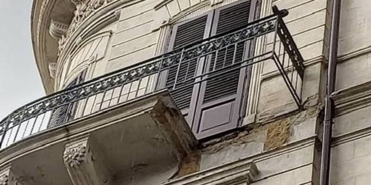 Crollano due balconi a Palermo, tanta paura ma non ci sono feriti