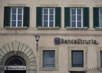 Processo Banca Etruria: assolti i 14 imputati, anche papà Boschi