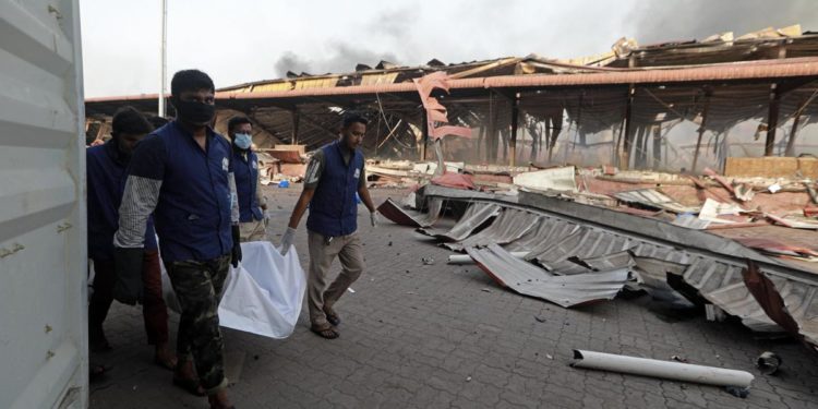 Bangladesh, esplosione in deposito container: almeno 16 morti