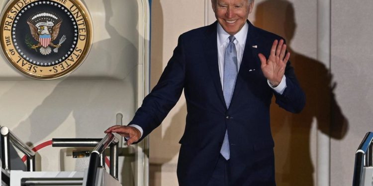 Ucraina, Biden: “G7 annuncerà divieto importazioni oro Russia”