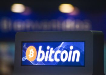Bitcoin ai minimi da dicembre 2020, sotto i 25mila dollari