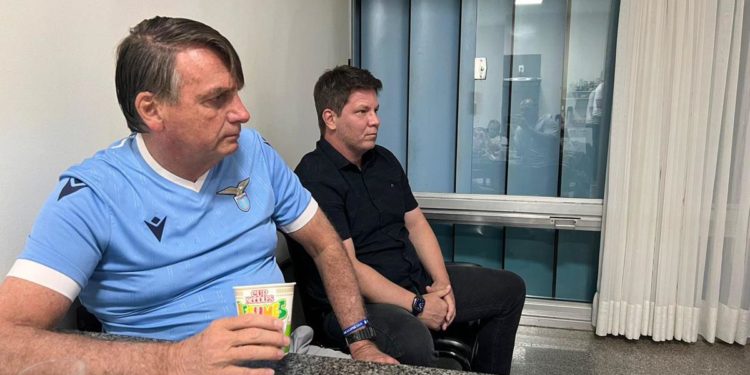 Bolsonaro ‘tifoso’ della Lazio? La foto con la maglia