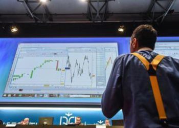 Effetto Bce sulle Borse: europee negative, spread in salita