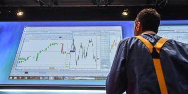 Effetto Bce sulle Borse: europee negative, spread in salita