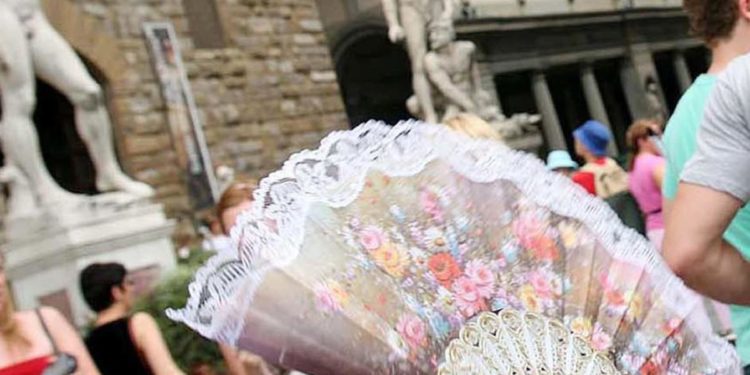 Allerta caldo domani 17 giugno, bollino arancione in 4 città