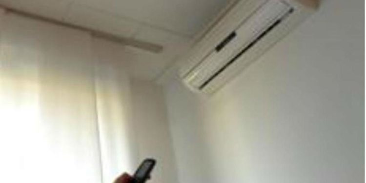 Bolletta luce e condizionatori, italiani spenderanno il doppio rispetto a 2021