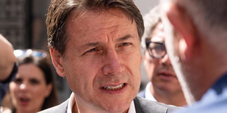Ucraina, Conte: “A questo punto è ben armata, al popolo serve negoziato”