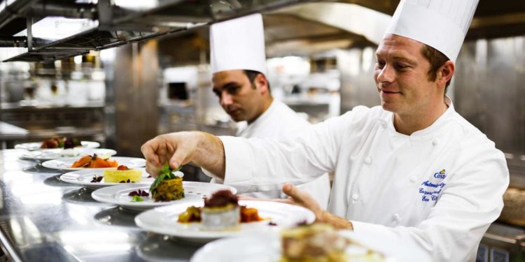 Costa Crociere cerca staff di cucina, 100 assunzioni: quando e come