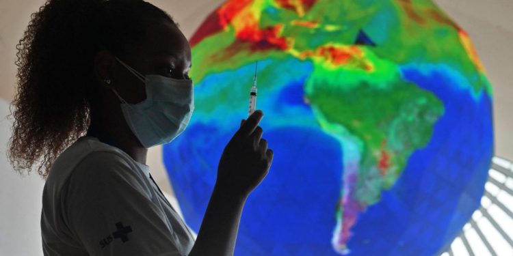Covid, contagi in calo nel mondo: Italia seconda in Europa per morti