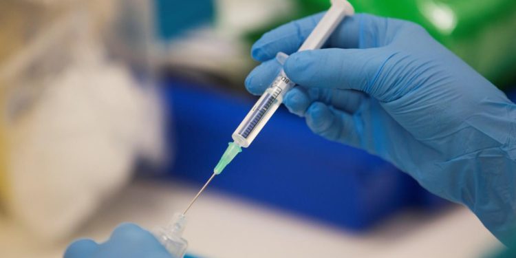 Vaccino Valneva, via libera Ema dai 18 ai 50 anni