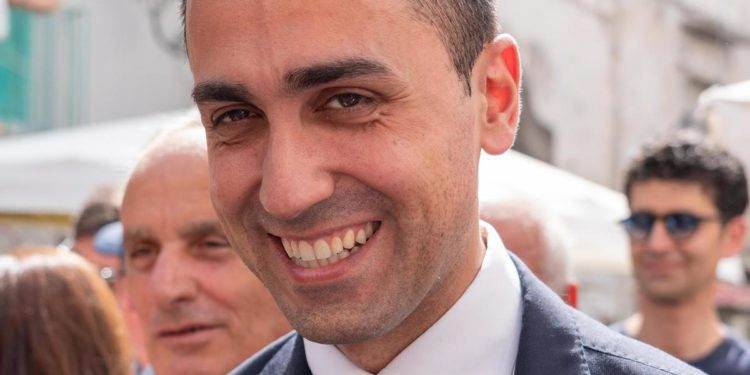 Scissione 5 stelle, sondaggio: Movimento cala al 6,9%, Di Maio al 4,7%