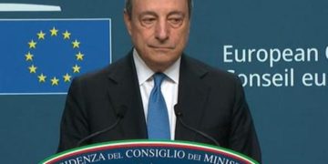 Scissione 5 Stelle, Draghi: “Nessun cambio nella squadra di governo”