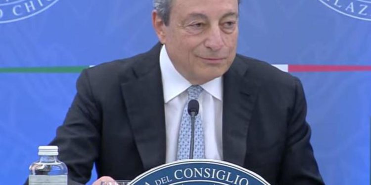 Draghi: “Governo non si fa senza M5S”