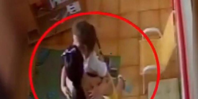 Elena Del Pozzo, la mamma: “Non volevo guardarla, l’ho uccisa girata”